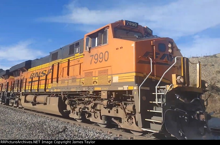 BNSF 7990